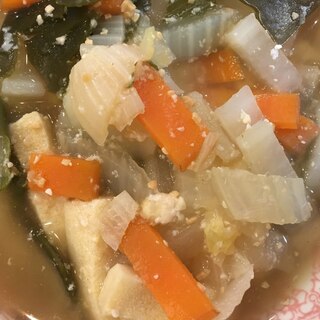 白菜と大根と人参とねぎと昆布と高野豆腐の粕汁